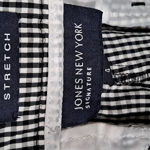 Jones New York plaid shorts Size 4